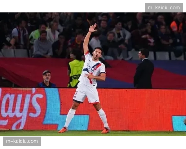 贡萨洛·拉莫斯两黄变一红被罚下，巴黎十人应战昂热